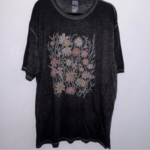 Mountain Moverz Vintage Flowers Acid Wash Tee women’s size XX Large color black